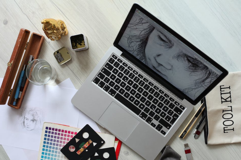 AI Tools for Creatives: How US Artists and Writers Are Adopting Tech