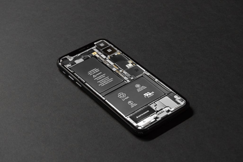 The EU is to Require “Readily Removable” Batteries for Phones, but iPhones Could Be Spared